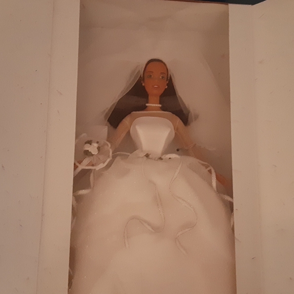 Vintage 1999 BLUSHING BRIDE BARBIE DOLL African American Mattel No. 26075 NIB - Picture 2 of 6